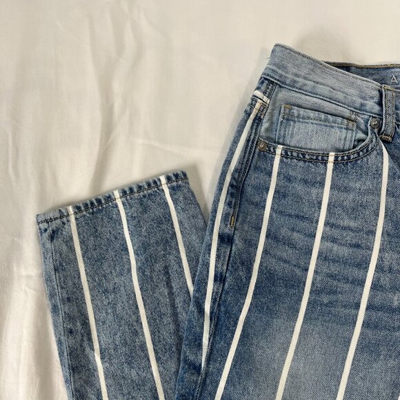 American Eagle Mom Jean Pinstripe High Waist Light Wash 100 Cotton Jeans | Sz 2L - Picture 2 of 8